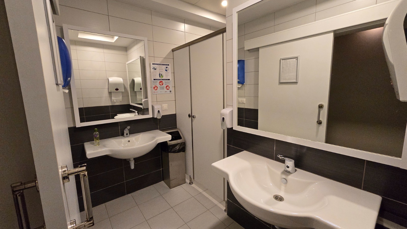 TAŞBAŞI MAHALLESİNDE SATILIK TARİHİ OTEL